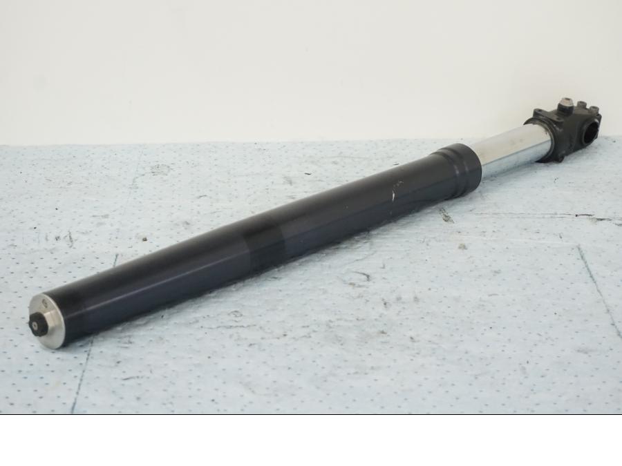 Framsidan på Gaffelben från en KTM 690 Duke -2008 motorcykel.