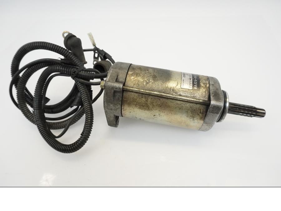 Baksidan på Startmotor från en Suzuki TL 1000 S -1997 motorcykel.