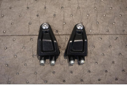 Framsidan på Instrumentpanelsfäste från en Yamaha V-Max 1700 -2010 motorcykel.