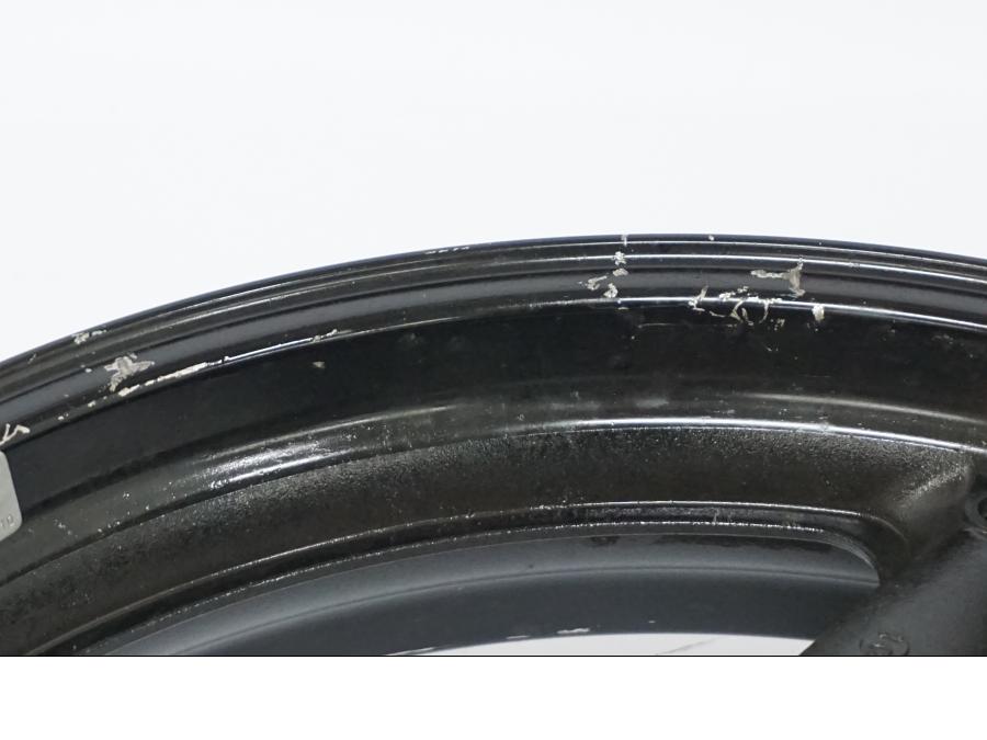 Extrabild1 på Fälg från en Honda CBR 900 RR -2002 motorcykel.