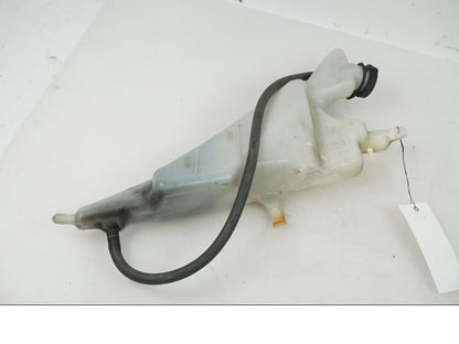 Baksidan på Vattenexpansionskärl från en Honda CBR 1000 -2005 motorcykel.