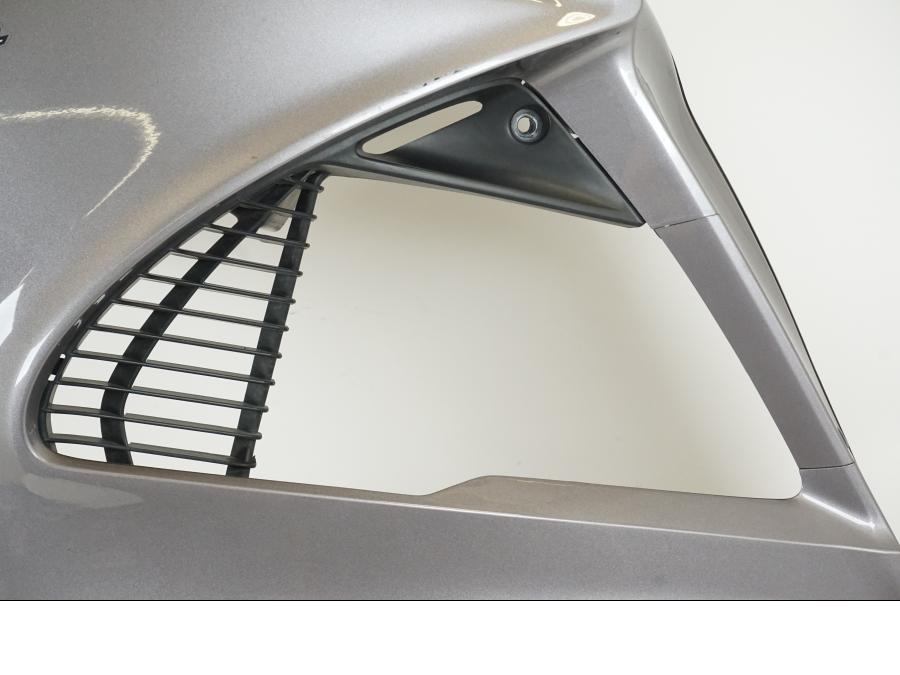 Snett nerifrån på Sidkåpa från en Honda ST 1300 -2002 motorcykel.