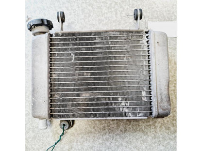 Baksidan på Vattenkyl från en Honda CBR 125 R -2011 motorcykel.