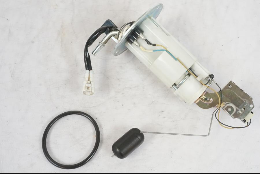 Framsidan på Bensinpump insprut från en Suzuki GSX-S 1000 -2017 motorcykel.