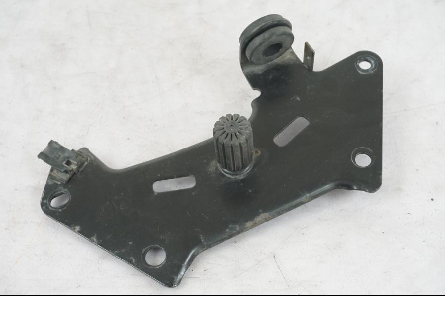 Vänster sida på Bensintankfäste från en Triumph Tiger Explorer -2013 motorcykel.