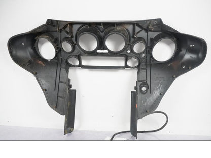 Snett nerifrån på Instrumentkåpa från en H-D Touring Street Glide FLHX -2009 motorcykel.