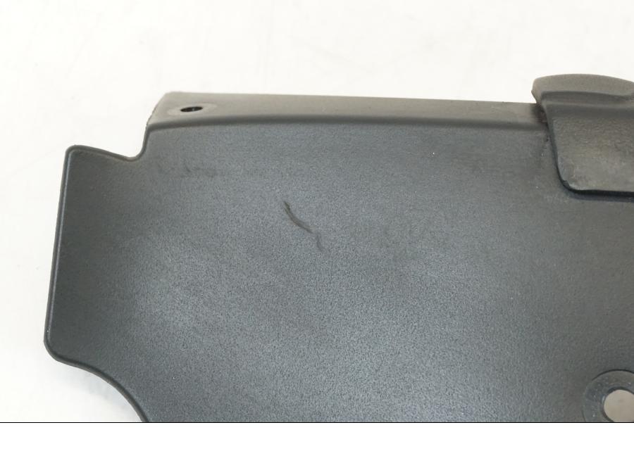 Baksidan på Tankkåpa från en BMW F 650 CS -2003 motorcykel.