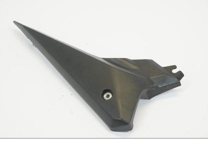 Baksidan på Sidopanel från en Yamaha XJ 6 -2011 motorcykel.