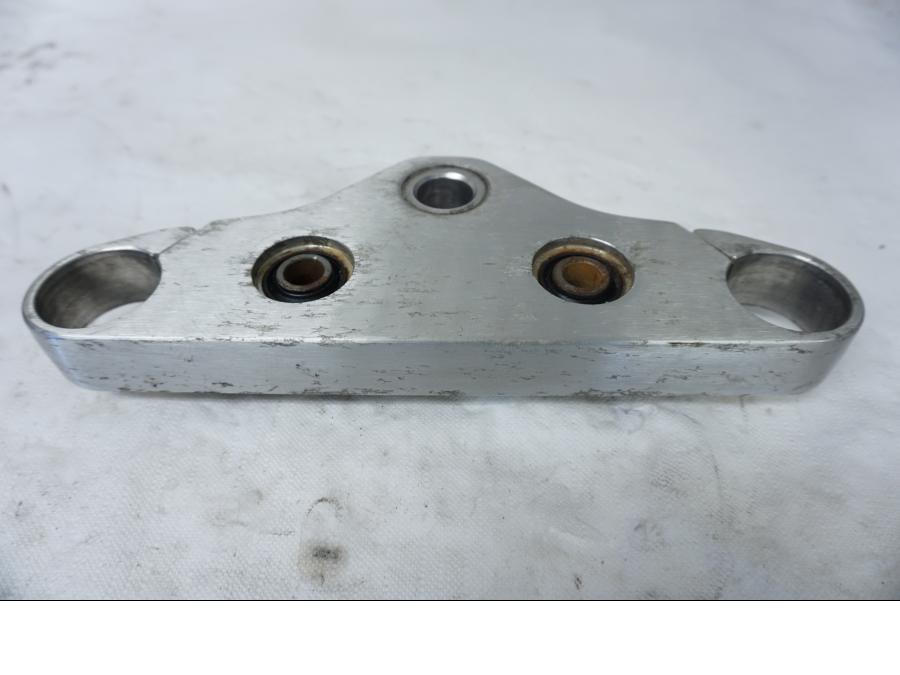 Höger sida på Gaffelkrona från en Yamaha XVS 1100 -2000 motorcykel.