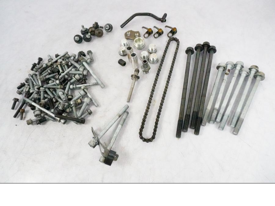 Framsidan på Skruv / Mutter etc från en BMW K 1200 S -2005 motorcykel.