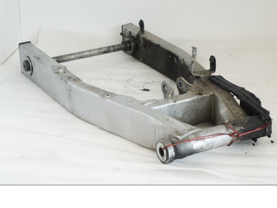 Vänster sida på Sving från en Yamaha TDM 850 -1998 motorcykel.