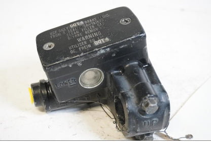 Framsidan på Bromshuvudcylinder från en Suzuki GSX 600 F -1988 motorcykel.