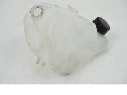 Snett uppifrån på Vattenexpansionskärl från en Kawasaki Z 750 -2006 motorcykel.