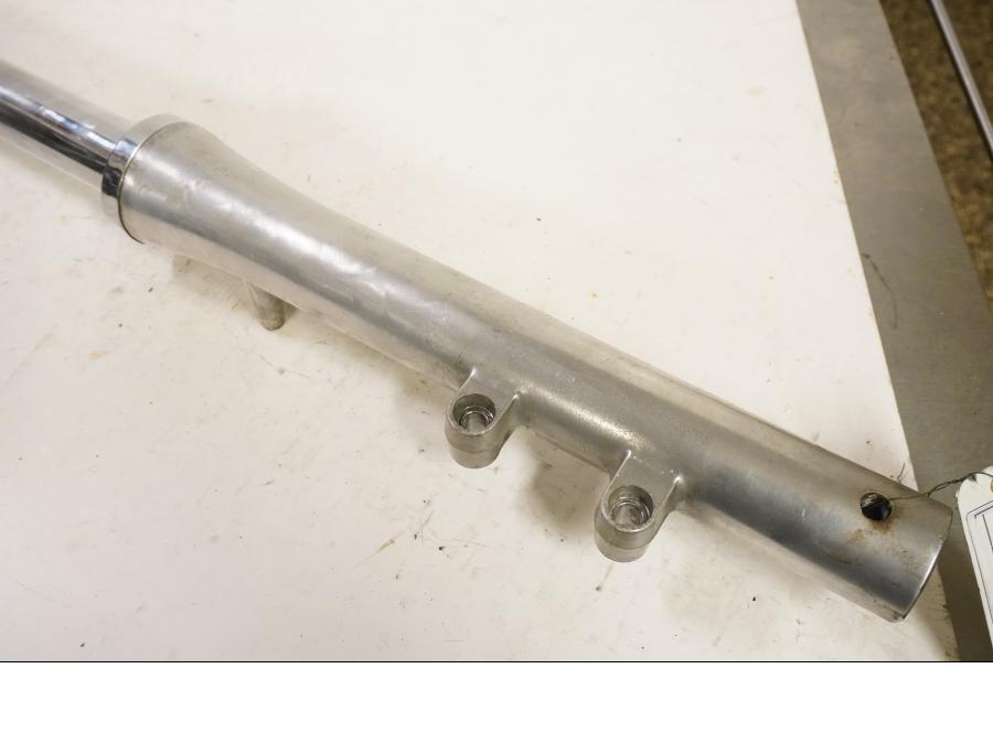 Baksidan på Gaffelben från en Suzuki VS 800 -1992 motorcykel.