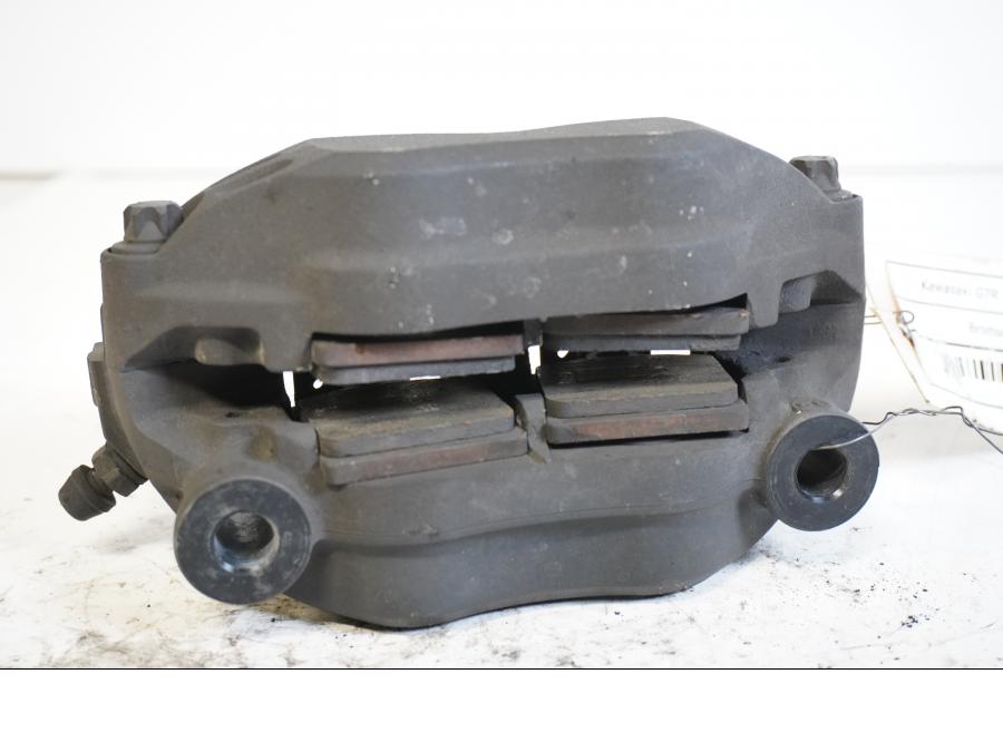 Höger sida på Bromsok från en Kawasaki GTR 1400 -2008 motorcykel.