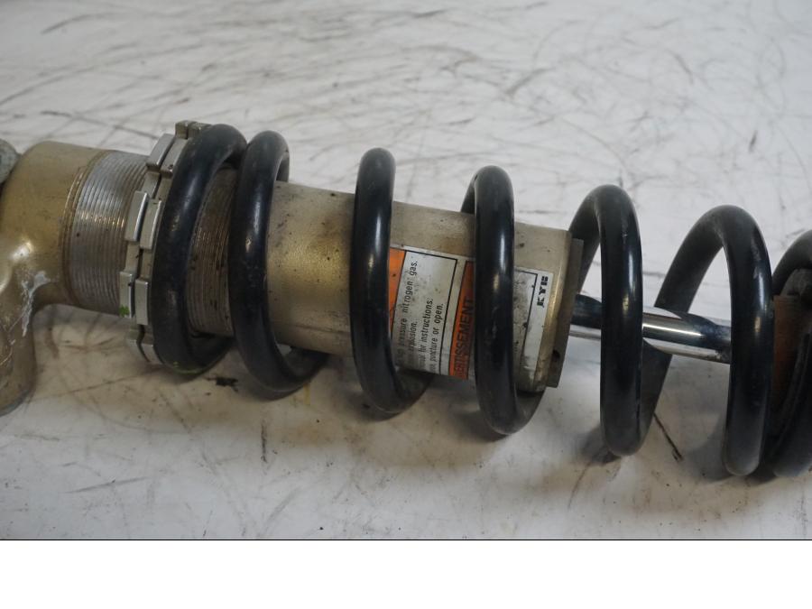 Höger sida på Stötdämpare från en Kawasaki ZX-7R -1996 motorcykel.