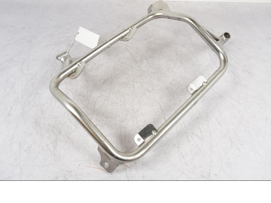 Snett uppifrån på Sidoväskhållare från en BMW R 1250 GSA -2024 motorcykel.