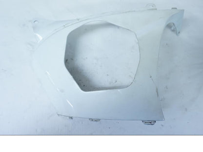 Snett nerifrån på Sidkåpa från en Suzuki GSX-R 1000 -2008 motorcykel.