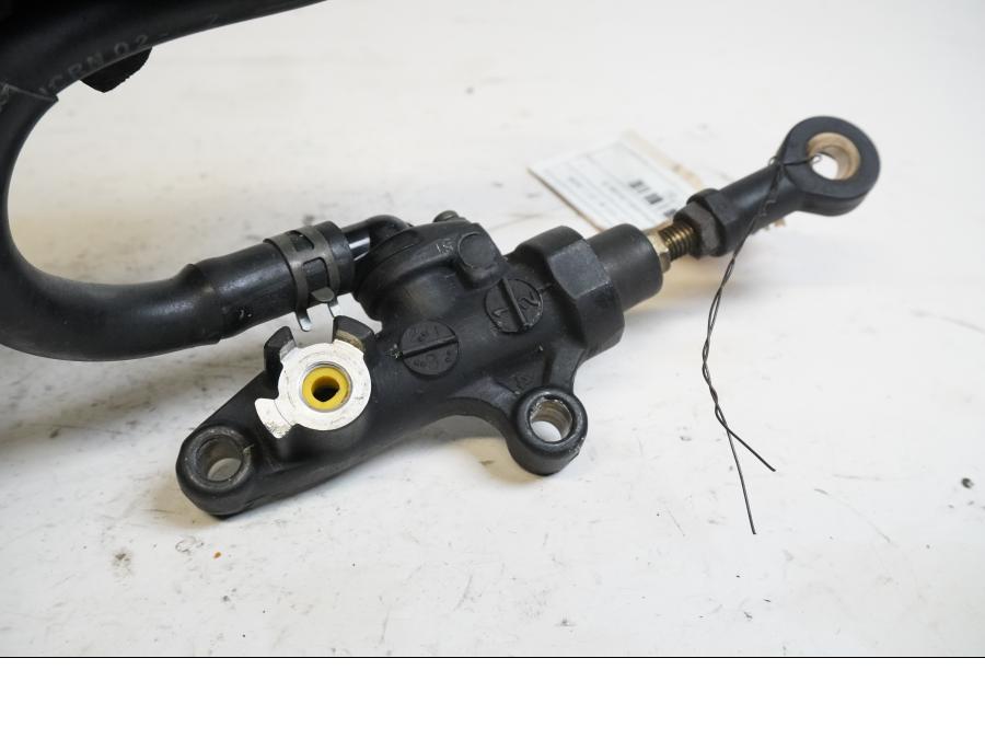 Höger sida på Bromshuvudcylinder från en Yamaha YZF 1000 R1 -2003 motorcykel.