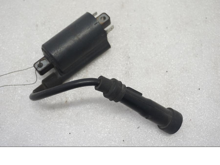 Framsidan på Tändspole från en Suzuki VL 800 -2004 motorcykel.