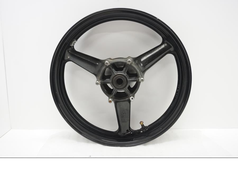 Framsidan på Fälg från en Yamaha TDM 900 -2002 motorcykel.