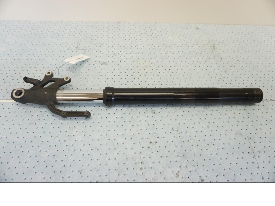 Baksidan på Gaffelben från en Kawasaki Z 900 -2019 motorcykel.