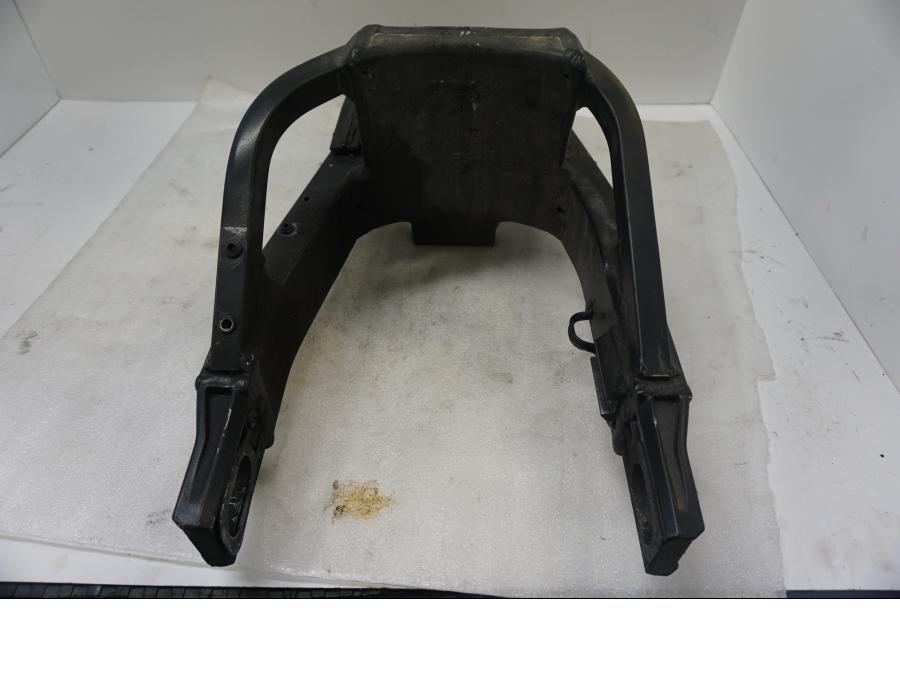 Vänster sida på Sving från en Suzuki GSX-R 1000 -2003 motorcykel.