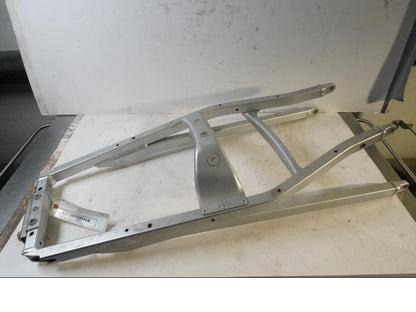 Vänster sida på Bakram från en BMW K 1200 R -2006 motorcykel.