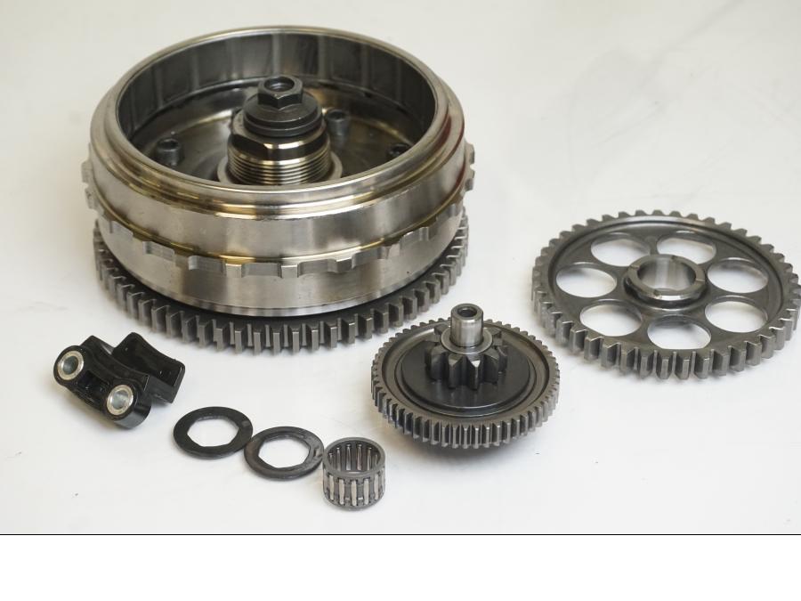 Framsidan på Startkopplingsdrev från en KTM 1190 Adventure -2015 motorcykel.