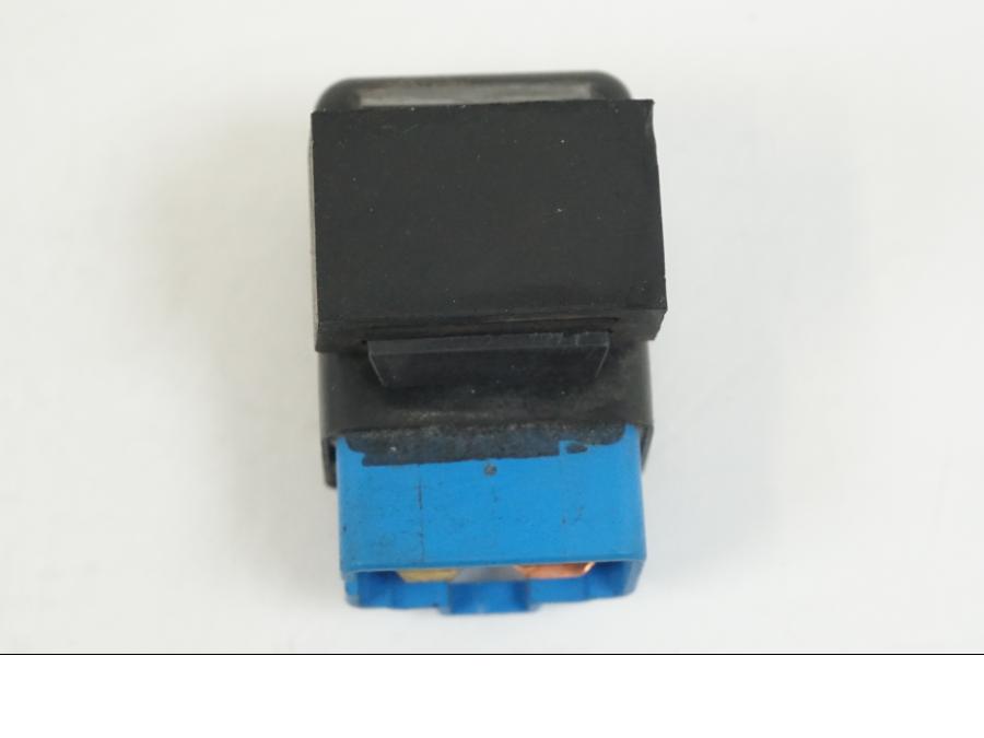 Höger sida på Relä från en Honda CBR 125 R -2006 motorcykel.