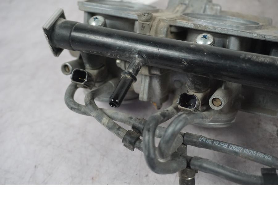 Snett nerifrån på Spjällhus från en Triumph Tiger Explorer -2016 motorcykel.