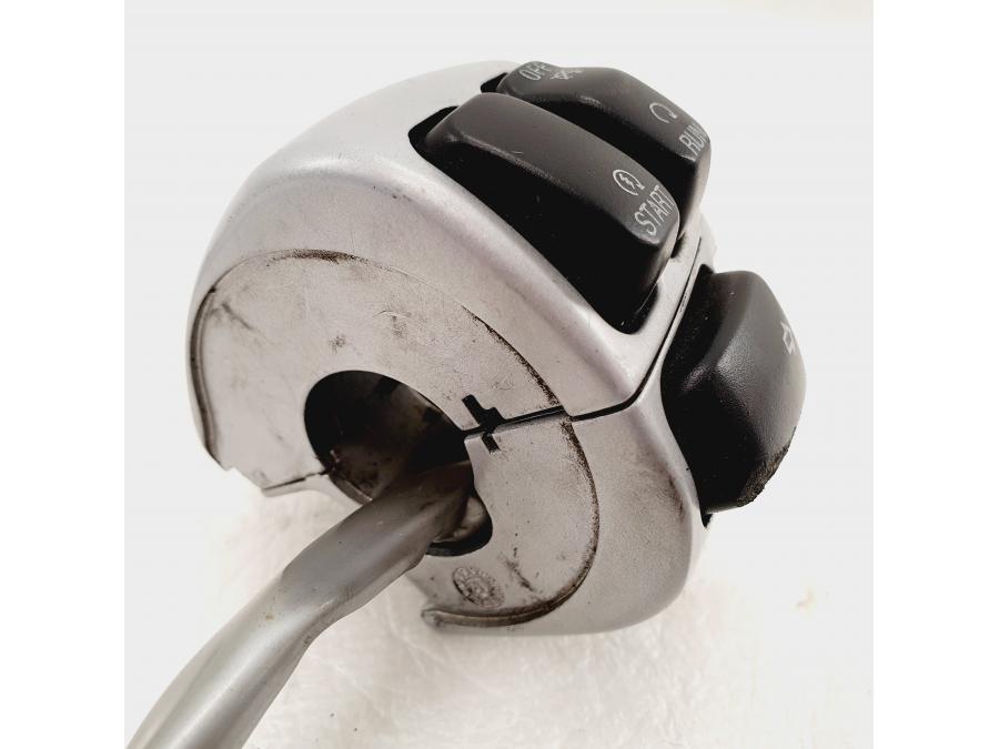 Höger sida på Styrelreglage från en H-D V-Rod 1130 -2005 motorcykel.