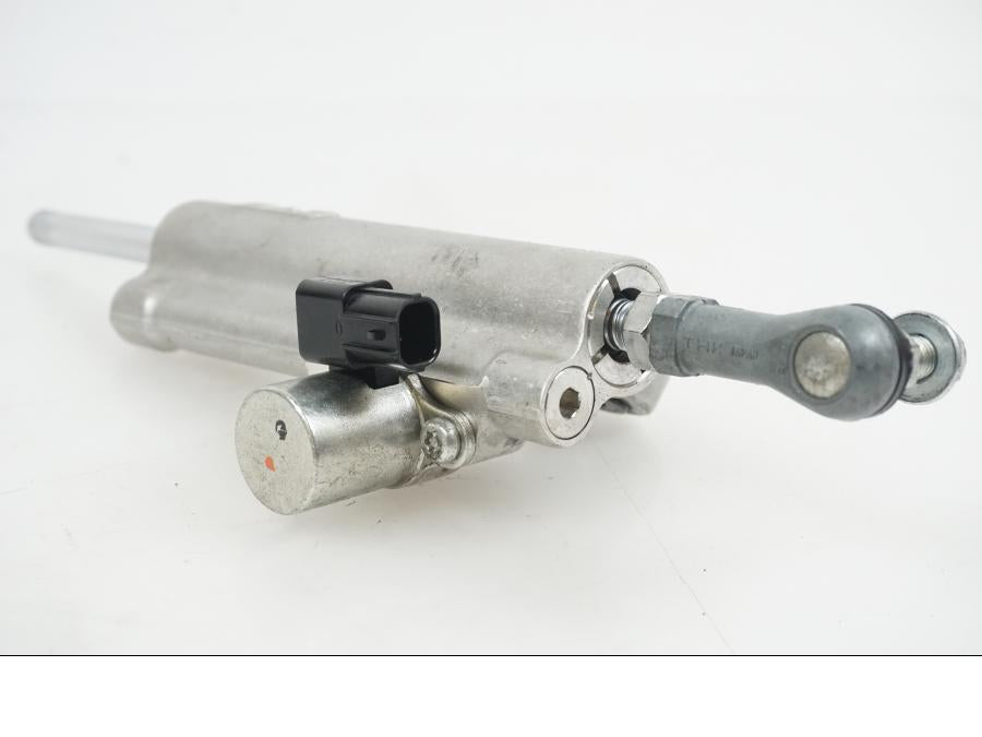 Snett nerifrån på Styrdämpare från en Suzuki GSX-R 750 -2009 motorcykel.