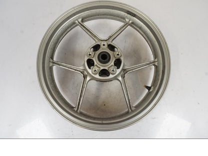 Baksidan på Fälg från en Kawasaki ER-6F -2010 motorcykel.