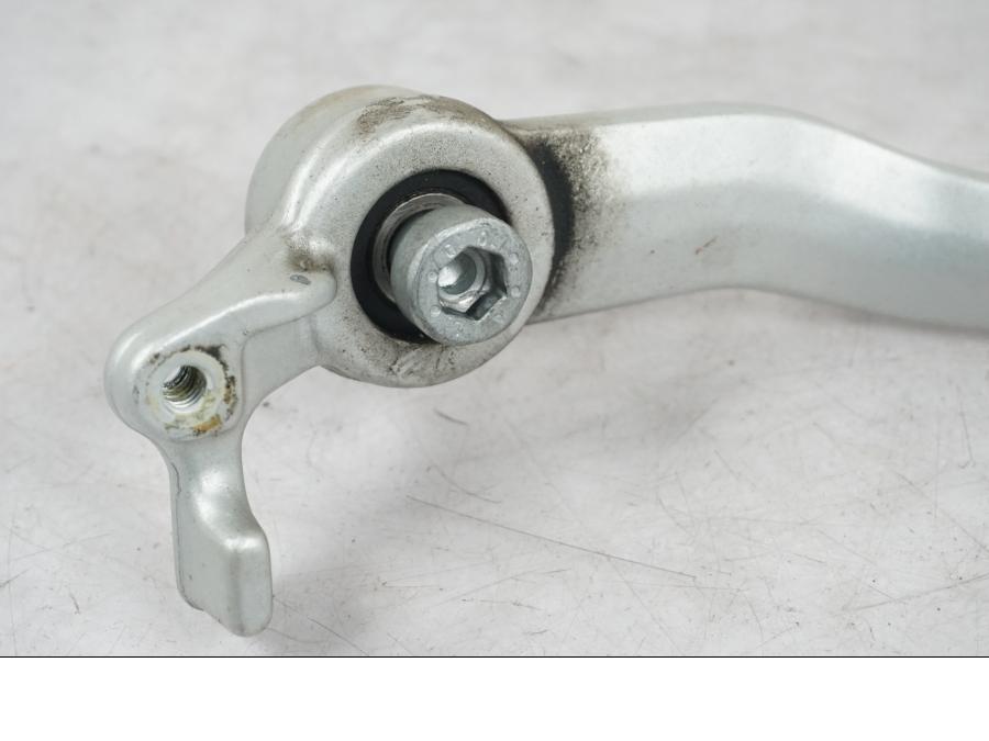 Vänster sida på Bromspedal från en KTM 690 SM R -2009 motorcykel.