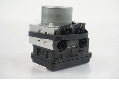 Höger sida på ABS Modulator från en KTM 1290 Super Duke R -2022 motorcykel.