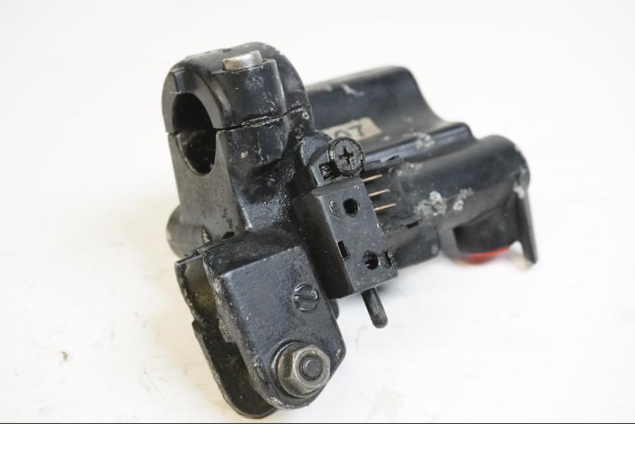 Höger sida på Kopplingshuvudcylinder från en Kawasaki GPX 750 R -1987 motorcykel.