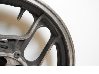 Snett uppifrån på Fälg från en Yamaha FJ 1200 -1986 motorcykel.