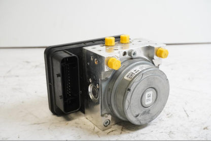 Framsidan på ABS Modulator från en BMW R 1200 RS -2015 motorcykel.