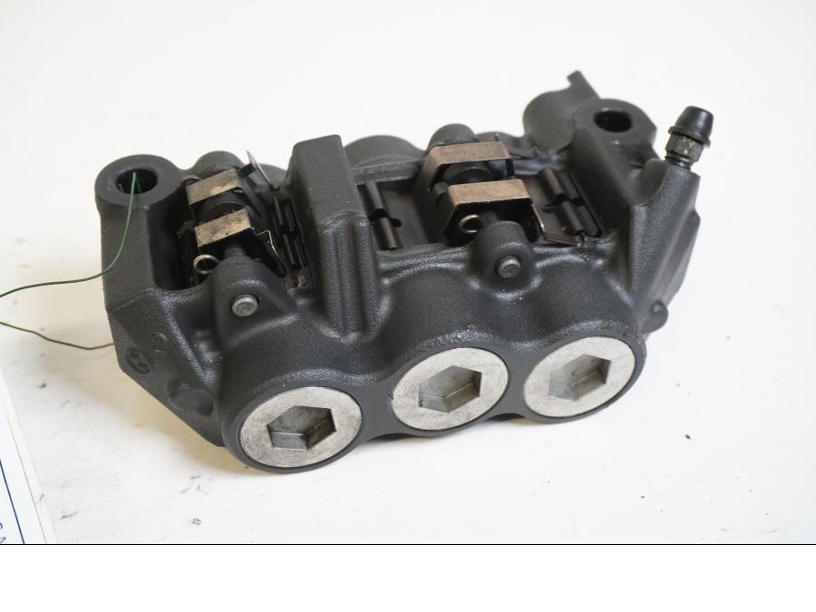 Framsidan på Bromsok från en Yamaha YZF 1000 R1 -2008 motorcykel.