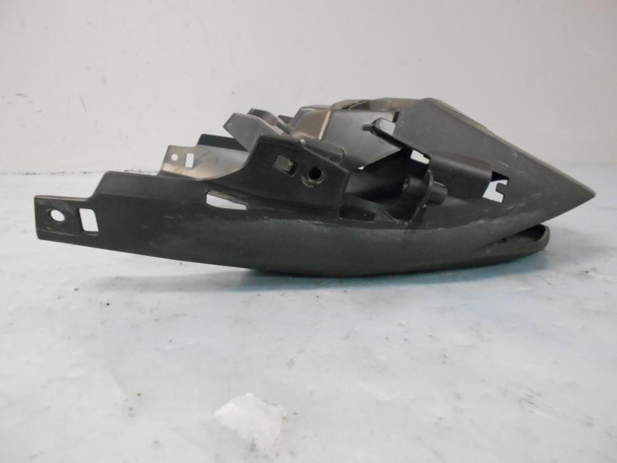 Höger sida på Bakvinge från en Yamaha YS 125 -2017 motorcykel.