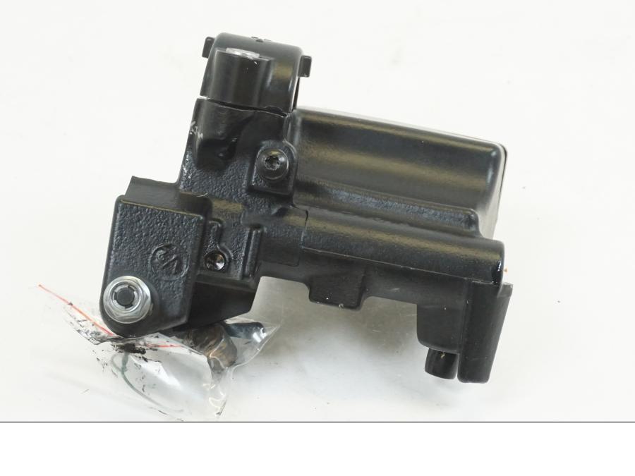 Vänster sida på Kopplingshuvudcylinder från en Triumph Tiger 1200 -2018 motorcykel.