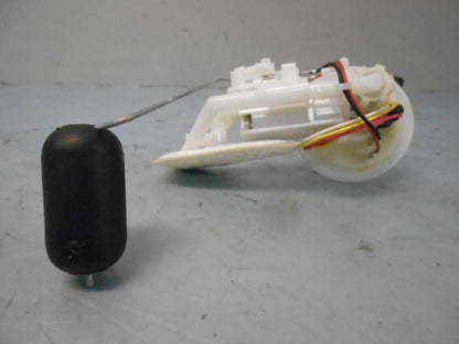 Höger sida på Bensinpump insprut från en Yamaha YS 125 -2017 motorcykel.