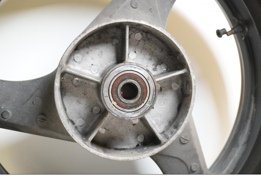 Extrabild3 på Fälg från en Honda VTR 1000 F -1997 motorcykel.