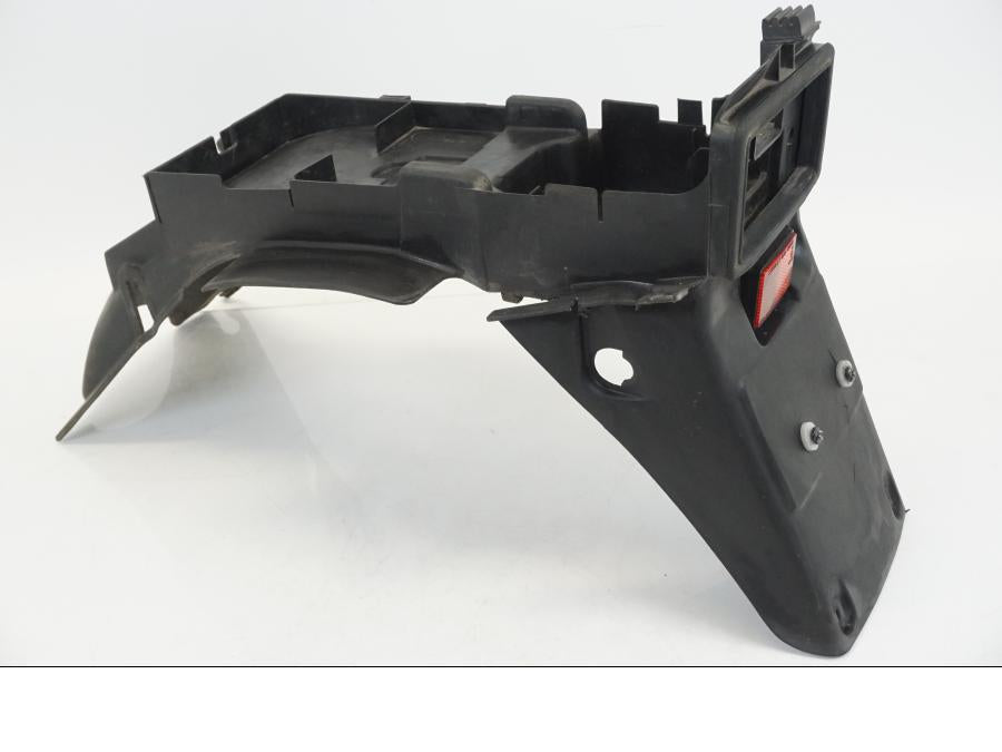 Framsidan på Bakskärm från en Honda CB 750 -2002 motorcykel.