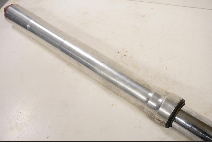 Höger sida på Gaffelben från en Ducati 748 -1999 motorcykel.