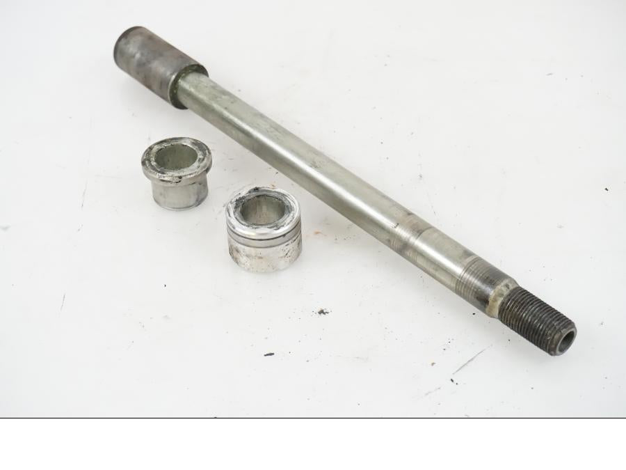 Framsidan på Axel från en Triumph Rocket III -2007 motorcykel.