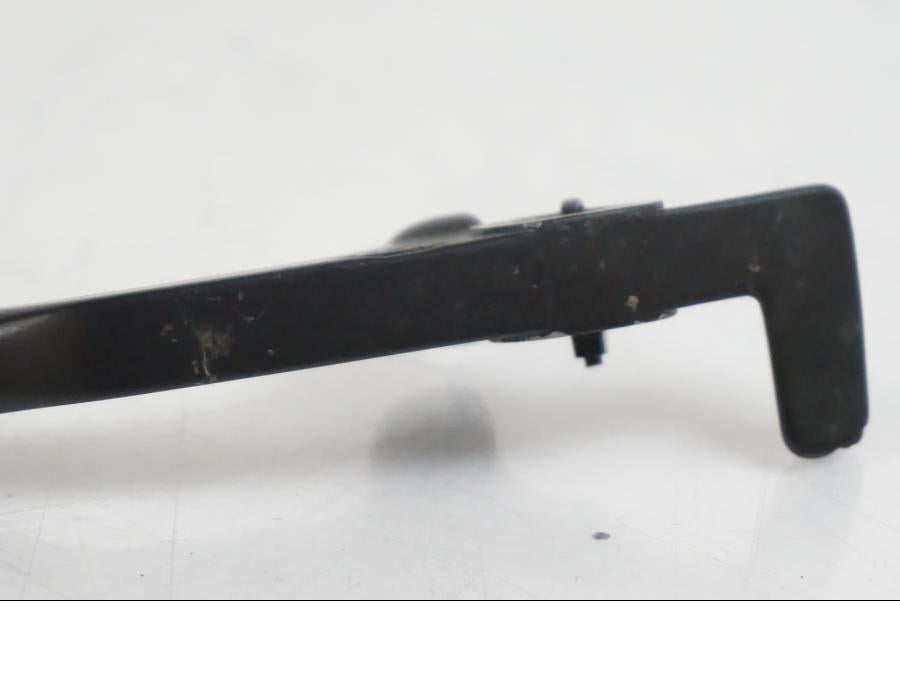 Snett nerifrån på Bromsgrepp från en BMW F 650 CS -2002 motorcykel.