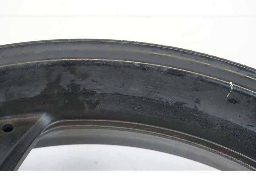 Extrabild4 på Fälg från en Honda ST 1300 -2002 motorcykel.