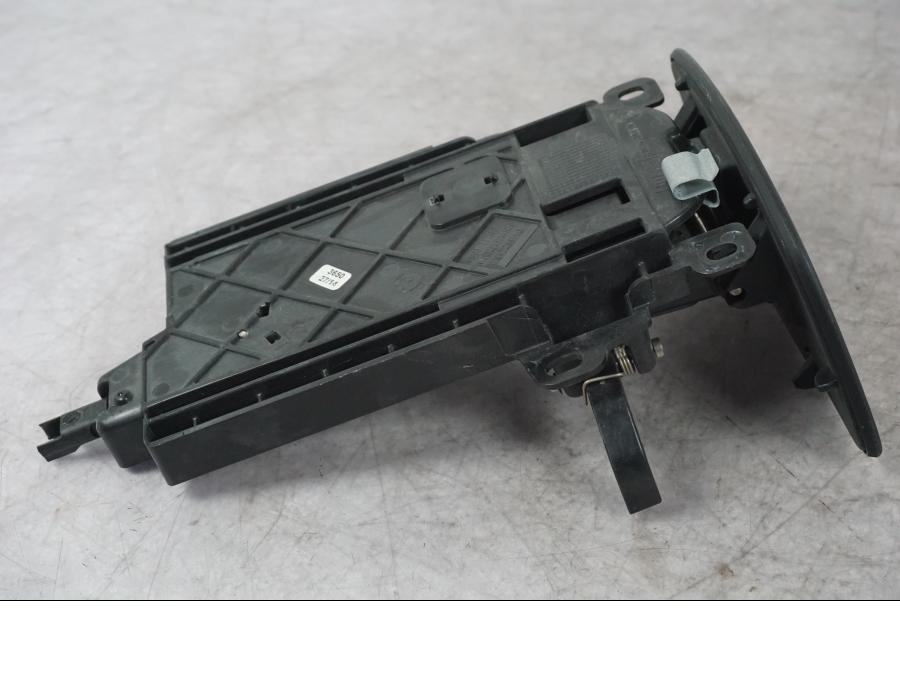 Vänster sida på GPS hållare från en BMW K 1600 GTL -2015 motorcykel.